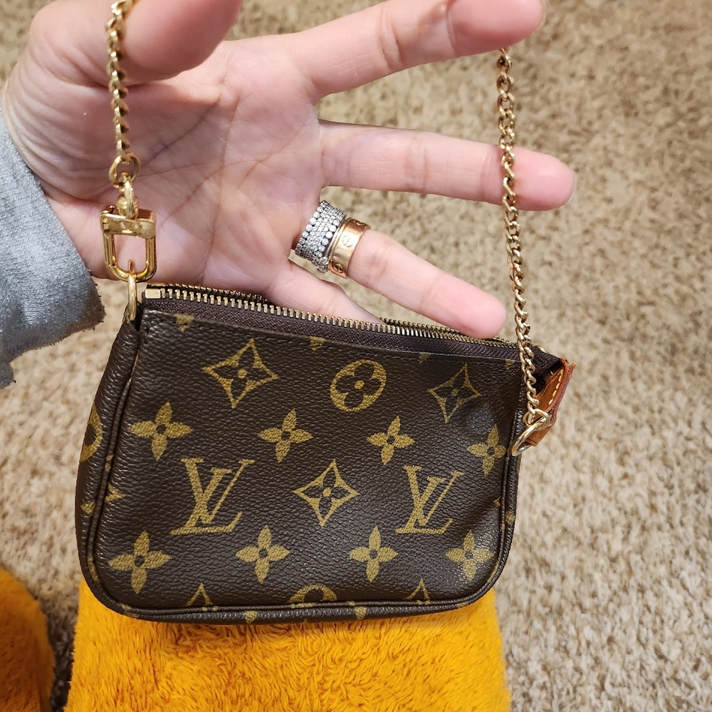 LV Mini Pochette